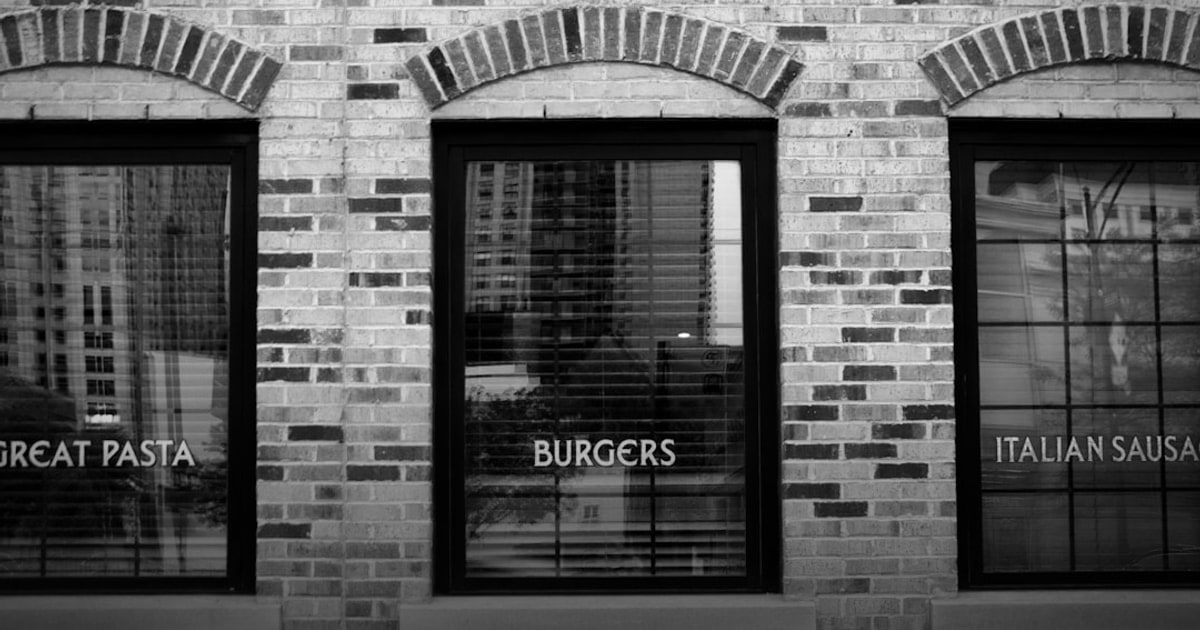 Chicago Neighborhood Retail Hits Near-Record Low Vacancy as Suburbs Boom