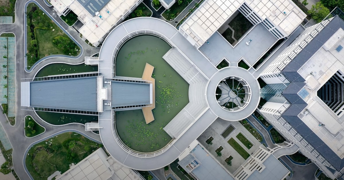 Deutsche Bank Warns of Persistent Headwinds in Commercial Real Estate Sector