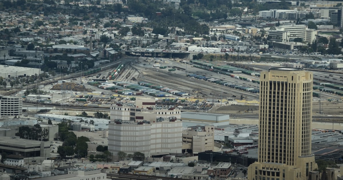 Ex-REIT Executive Teams Up With Former Student to Launch Private Trust Eyeing Distressed Assets