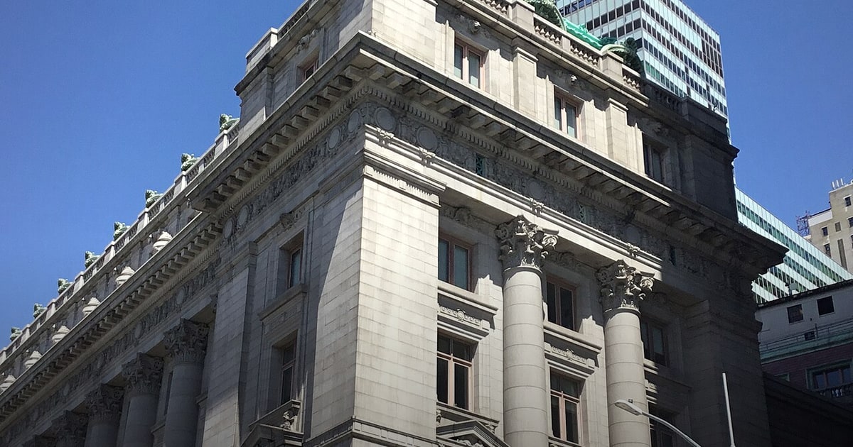 Geopolitical Tensions Trigger First Annual Decline in Mortgage Applications Since 2025