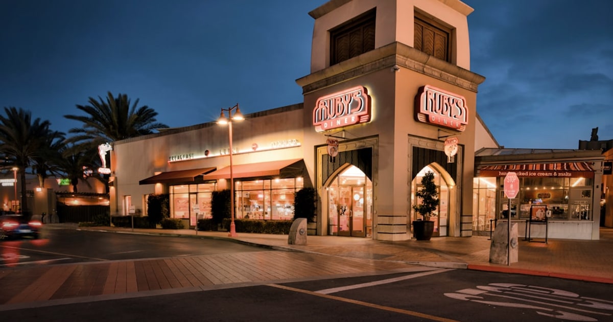 Phillips Edison Acquires Grocer-Anchored Twin Cities Retail Center for $27.7M