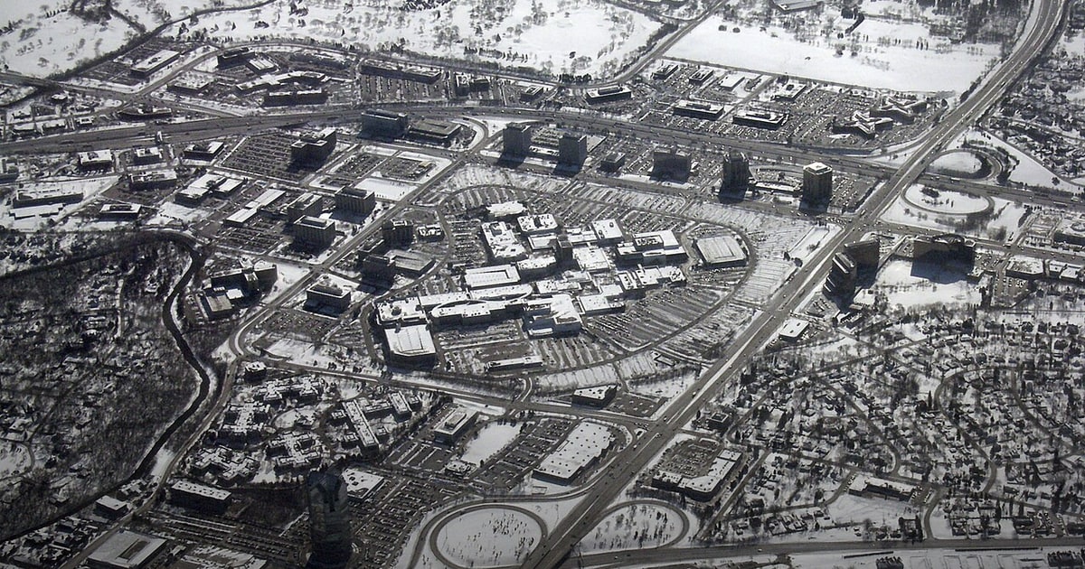 Retail Landlords Leverage Record-Low Vacancies to Fortify Against Potential Downturn