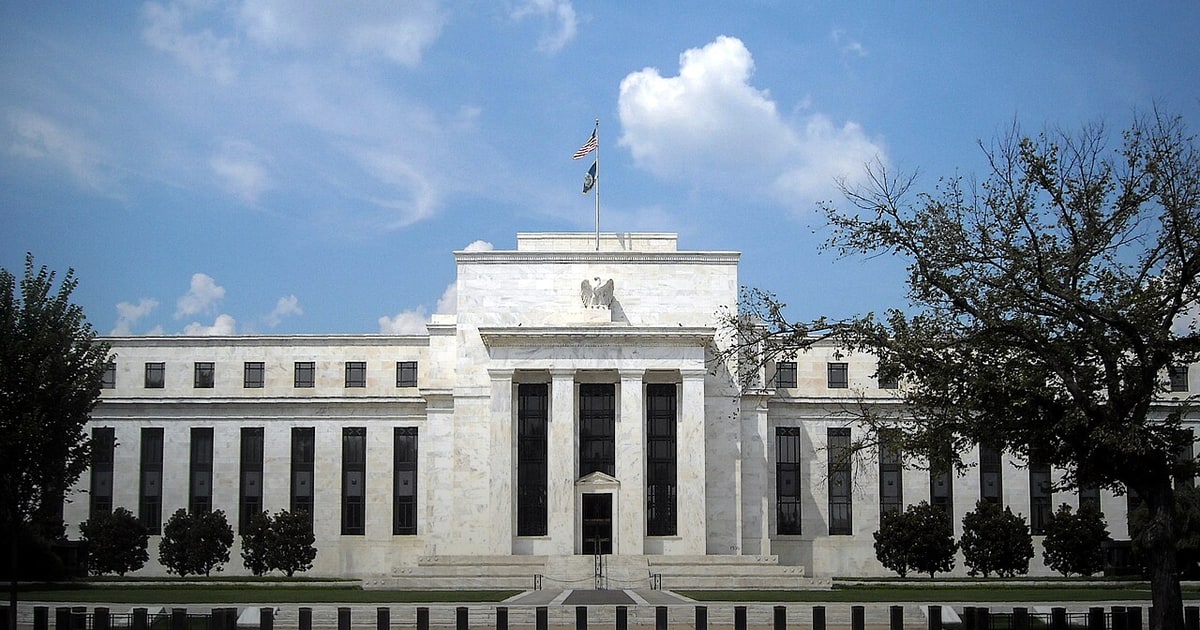 Warren Slams Warsh Fed Nomination as Powell Investigation Creates Leadership Vacuum Impacting Rate Outlook